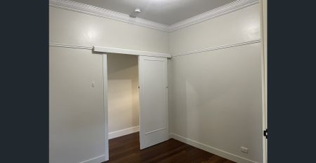 Spacious 3-Bedroom Home with sunroom, Close to School - Photo 4