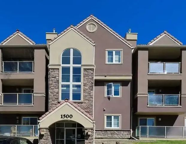 Great Top Floor 2 Bed 2 Bath close to University of Calgary | 1533 - 1314 Edenwold Heights Northwest, Calgary - Photo 1