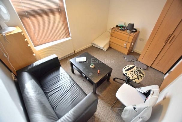 5 bedroom flat to rent - Photo 1