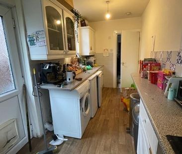 3 bedroom private hall to rent - Photo 6