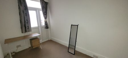 2 bed ground floor flat to rent in New Park Road, Bournemouth, BH6 - Photo 2