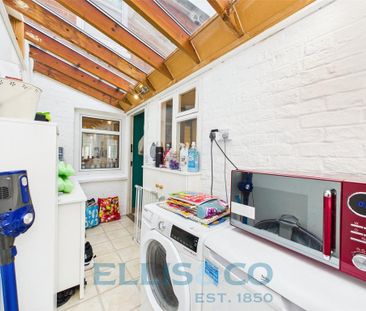 2 bedroom terraced house to rent - Photo 2