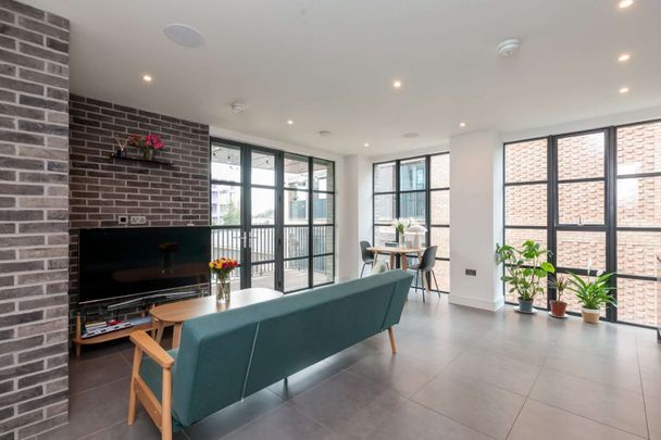 Furnished one bedroom apartment with private outside space. - Photo 1
