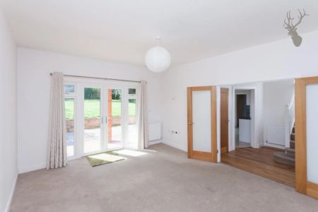 4 Bedroom House - Detached - Photo 4