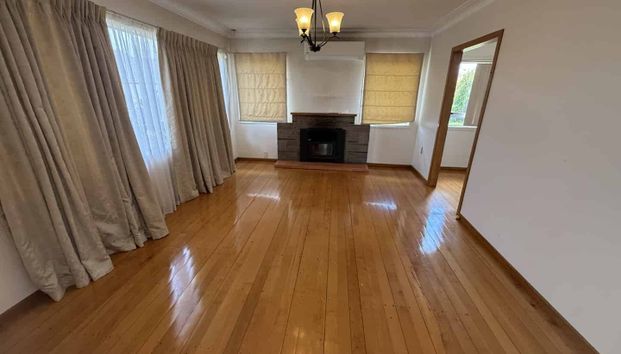 Family home Otahuhu - Photo 1