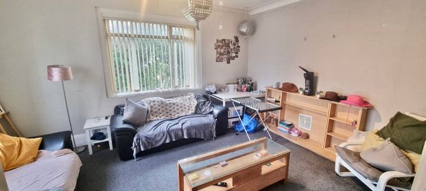 6 Bed - 1 Ash Crescent, Headingley, Leeds - LS6 3LE - Student - Photo 1