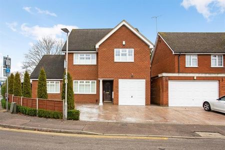 5 bedroom detached house to rent - Photo 2