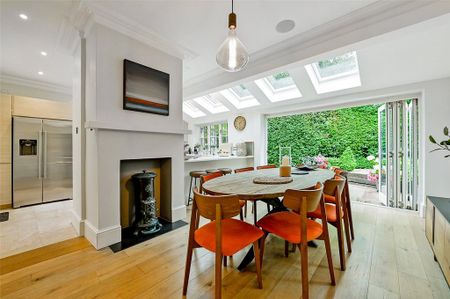 4 bedroom detached house to rent - Photo 2