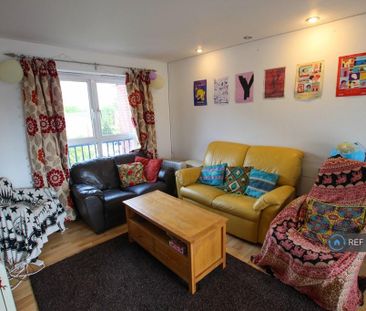 3 bedroom flat to rent - Photo 2