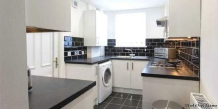 4 bedroom property to rent in Salford - Photo 4