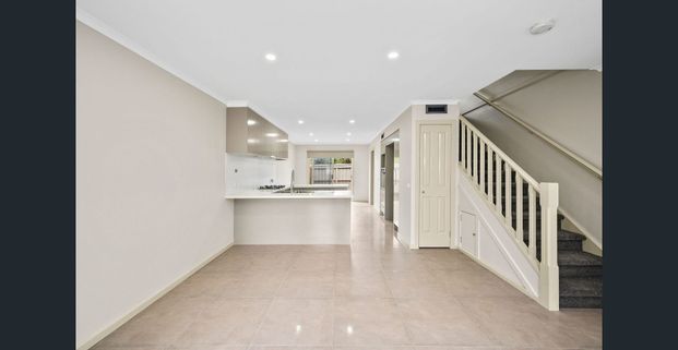 Exquisite Two-Storey Townhouse - Photo 1