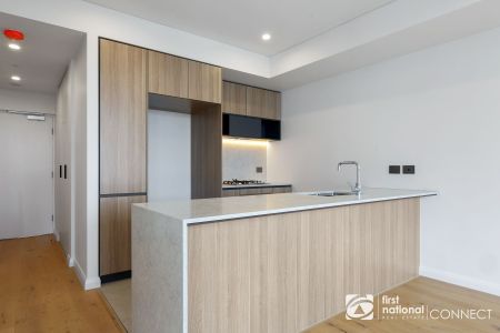 Lavish 1 bedroom unit with parking - Photo 3