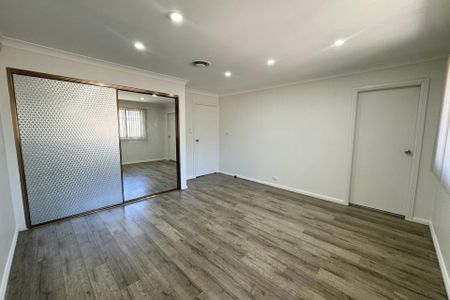 NEWLY RENOVATED TOWNHOUSE - Photo 5