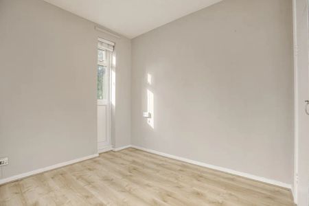 1 bedroom flat in London - Photo 4