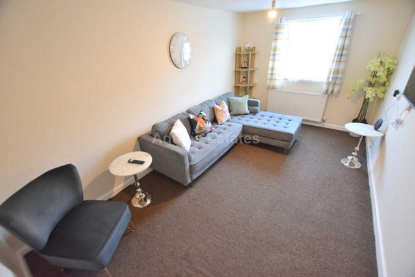 5 bedroom semi-detached house to rent - Photo 1