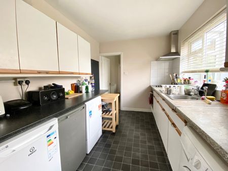 4 Bed End Terrace, Student House - Springfield Avenue, BS7 - Photo 4