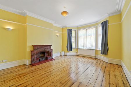 Studio To Let - Photo 3