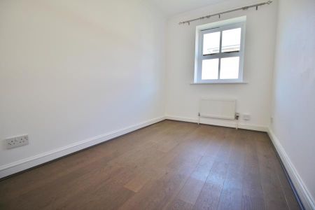 3 bedroom link detached house to rent - Photo 4