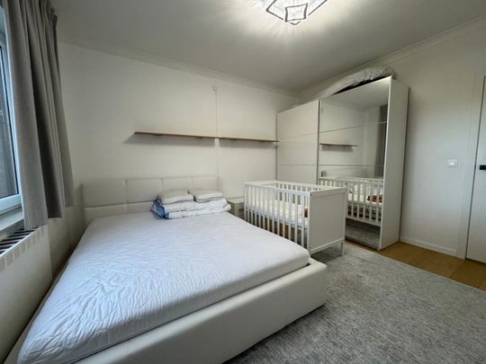 Ruim appartement met drie kamers en garagebox - Photo 1