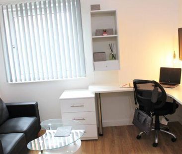 1 bedroom in a flat share to rent - Photo 1