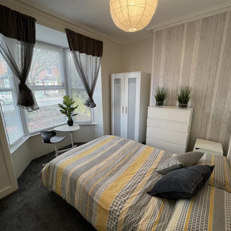 1 bedroom in a house share to rent - Photo 1