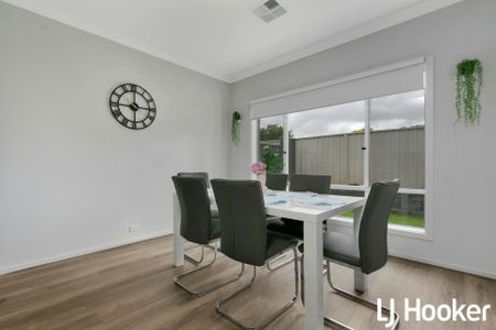 Beautiful Family Home - Photo 3