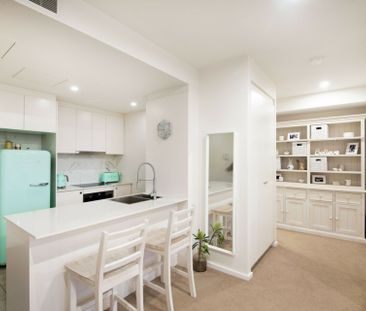 High End in the Heart of Griffith! - Photo 2