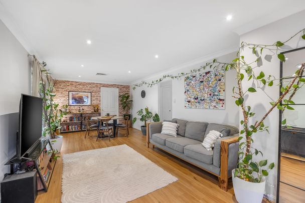 STUNNING FAMILY HOME IN A QUIET CUL DE SAC - Photo 1