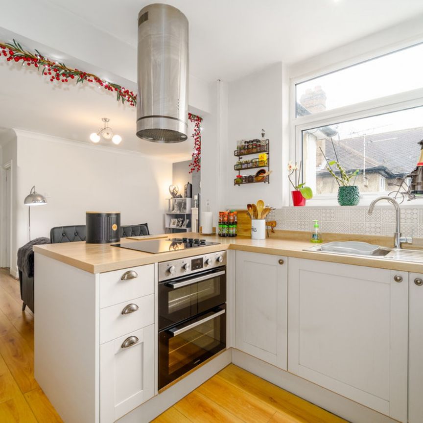 2 bedroom Maisonette to rent - Photo 1