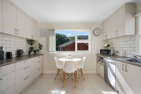 Spacious 3-Bed Family Home in Lindisfarne - Photo 5