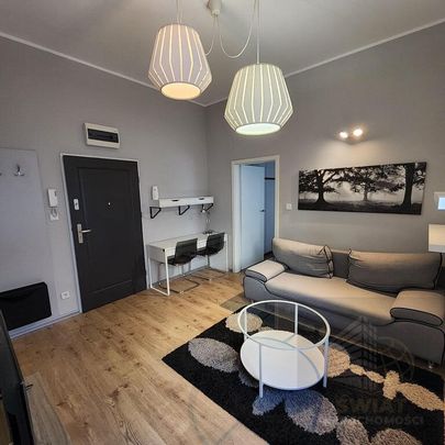 Komfortowe 2 pokoje w centrum z windą i piwnicą. - Photo 1