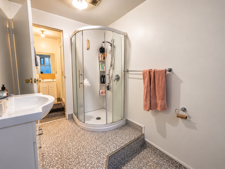Top Floor Apartment 2027 - Photo 5