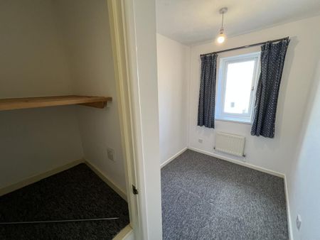 3 bedroom end of terrace house to rent - Photo 2