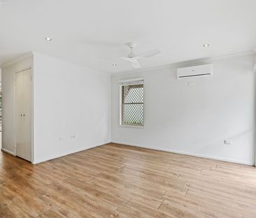 Stunning Two-Bedroom Villa with City Views in a Quiet Complex - Photo 3