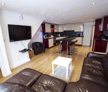 6 bedroom house to rent - Photo 2