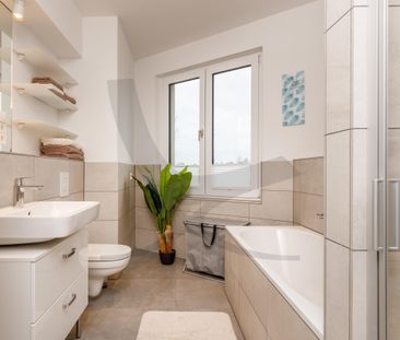 By the waterside - Photo 6