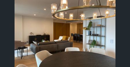 Stunning 3 Bedroom Corner Apartment - Total 172sqm - Photo 2