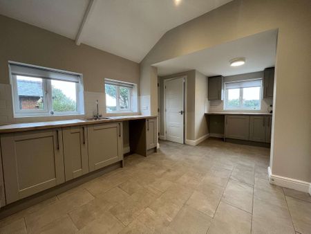 Two bedroom semi detached property - Photo 5