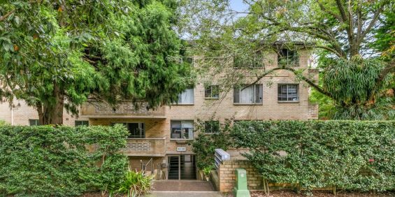 Spacious Two Bedroom Apartment in Heart of Lane Cove North - Photo 3