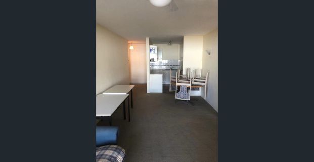 UWA Primary school shopping center lake just near by - Photo 1