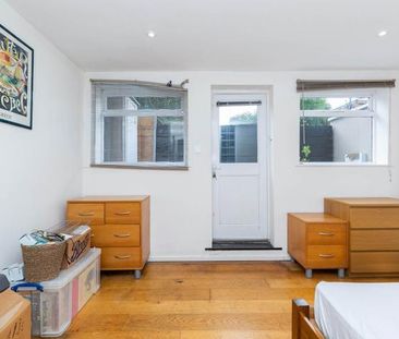 Ground Floor 1 bedroom property with patio located in the heart of Muswell Hill - Photo 4