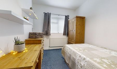 Spacious 4-Bedroom, 2-Bathroom Home Near Hallam University - Photo 4