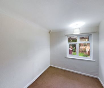 Charles Avenue, Lenton Abbey, Beeston, Nottingham, NG9 - Photo 5