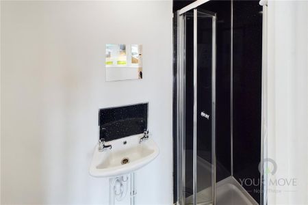 1 bedroom in a house share to rent - Photo 3
