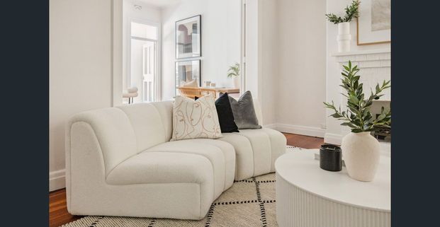 Oversized apartment with 'courtyard home' ambience - Photo 1