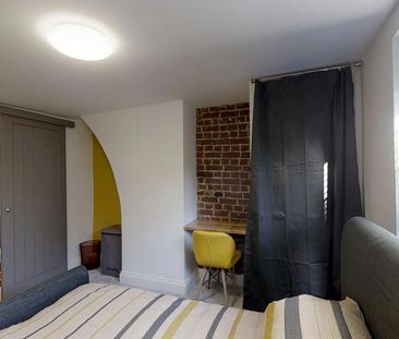 6 bedroom terraced house to rent - Photo 2