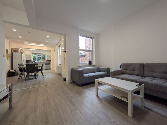 Harlaxton Drive Lenton, Nottingham - Photo 1