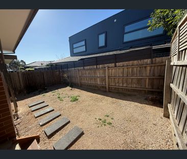 3/25 Hanson Street, Niddrie, Vic 3042 - Photo 4