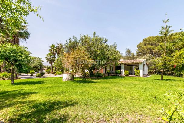 Beautiful villa with swimming pool for rent in Benidorm - Photo 1