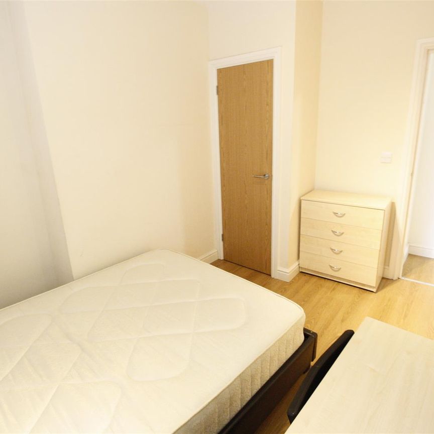 2 Bed Flat To Let On Colum Road - Photo 1